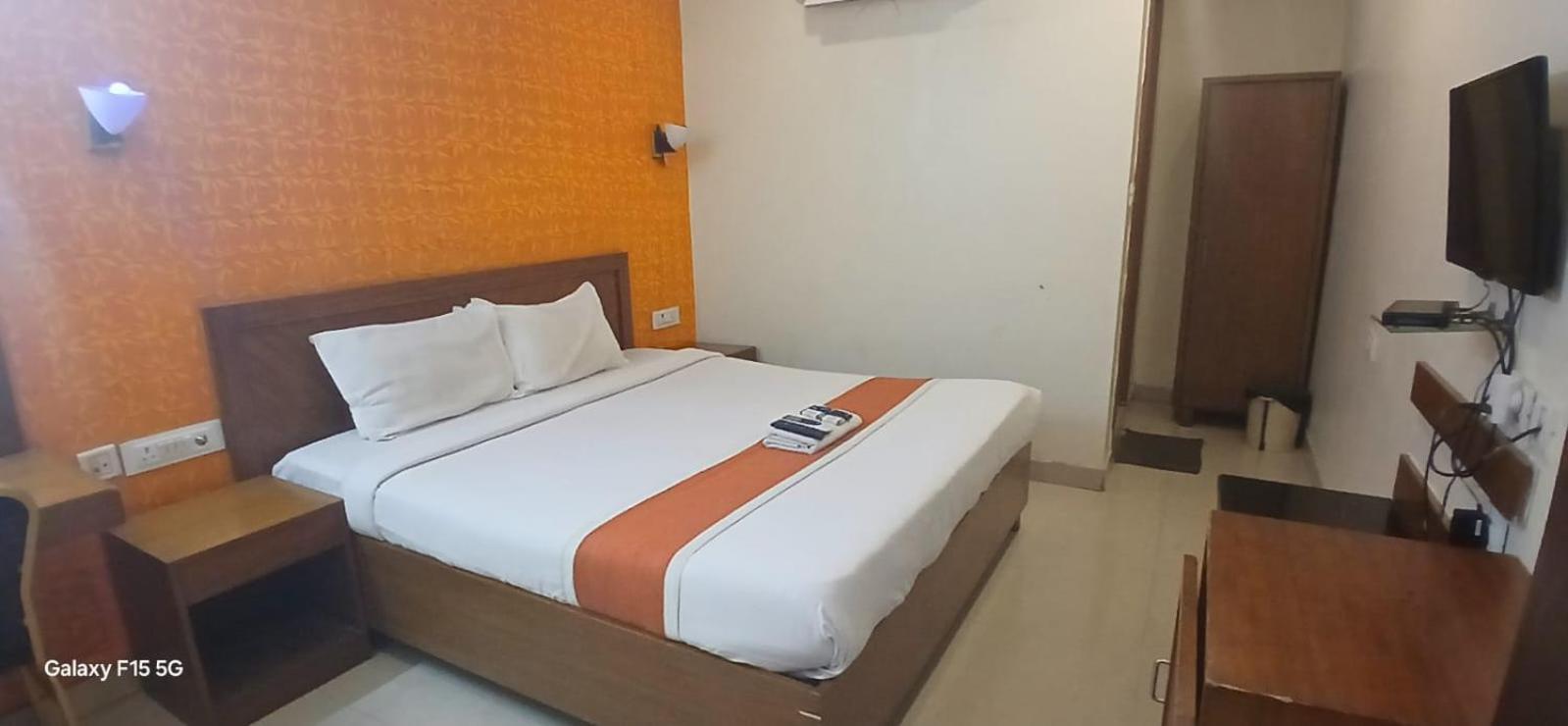 Grand Plaza Hotel - Nampally - Hyderabad Railway Station - Fish Prasadam 2025 - Free Breakfast - Deccan Railway Station - Lakdikapul Exterior photo